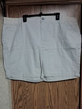Women’s Casual Utility Shorts in Light Beige